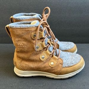 SOREL Explorer Joan Boots size 7